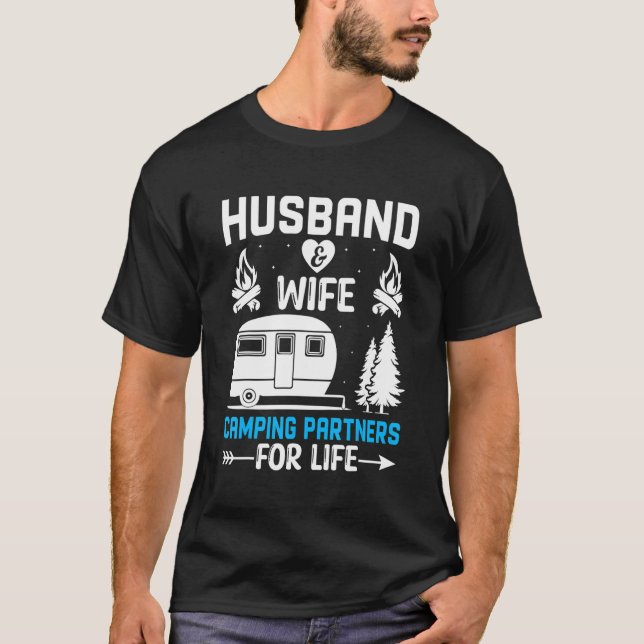 Camiseta Esposo Y Esposa Camping Partners For Life Camper (Anverso)