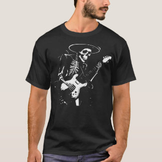 Camiseta esqueleto con gorra tocando la guitarra