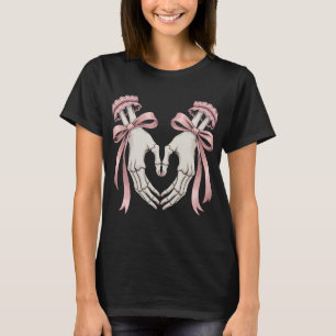 Camiseta Esqueleto Coquette Manos Corazón Lazos Rosados Pas