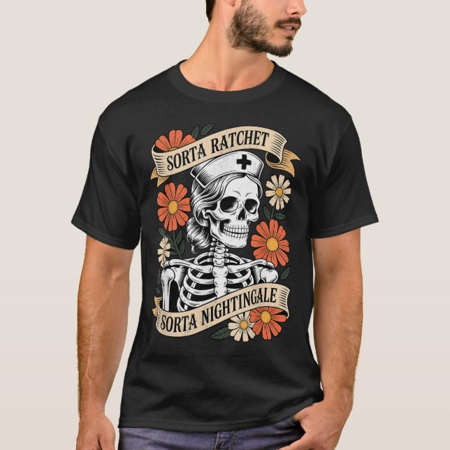 Camiseta Esqueleto de enfermera Sorta Ratchet Sorta Nightin (Anverso)