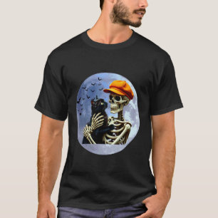 Camiseta Esqueleto de Halloween sosteniendo un gato bajo la