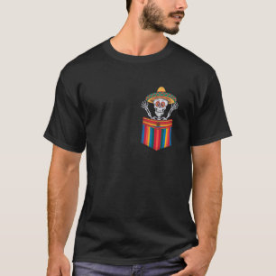 Camiseta Esqueleto de Mariachi con Serape Bolsillo Cinco De