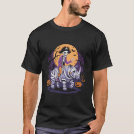 Camiseta Esqueleto pirata montando una halloween con momia
