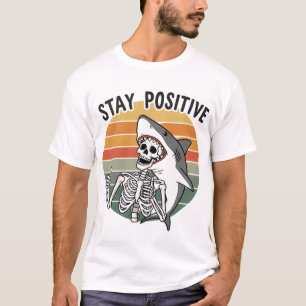 Camiseta Esqueleto Tiburón Atardecer Mantén la Positividad