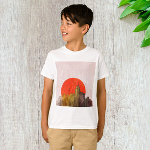 Camiseta Esquina urbana con paisaje de sol rojo