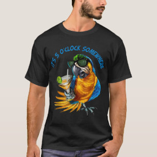 Camiseta Está A Las 5 En Algún Lugar Bebiendo Loro