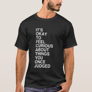 Camiseta Está Bien Sentir Curiosidad Por Las Cosas Que Una 