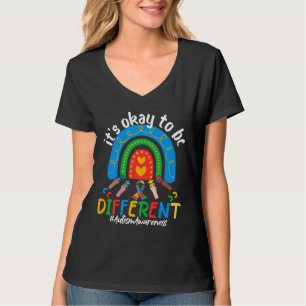 Camiseta Está bien ser diferente para el autismo arcoiris d