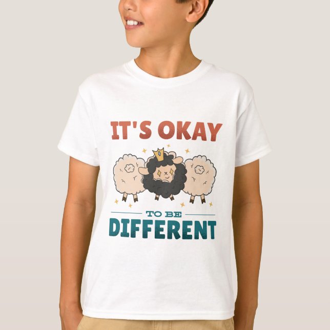 Camiseta Está bien ser una invitación diferente (Anverso)