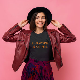 Camiseta Esta Bruja Está En Fuego De Halloween.