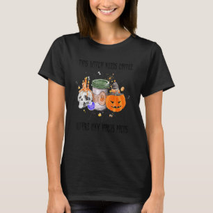 Camiseta Esta Bruja Necesita Café Antes De Cualquier Hocus 