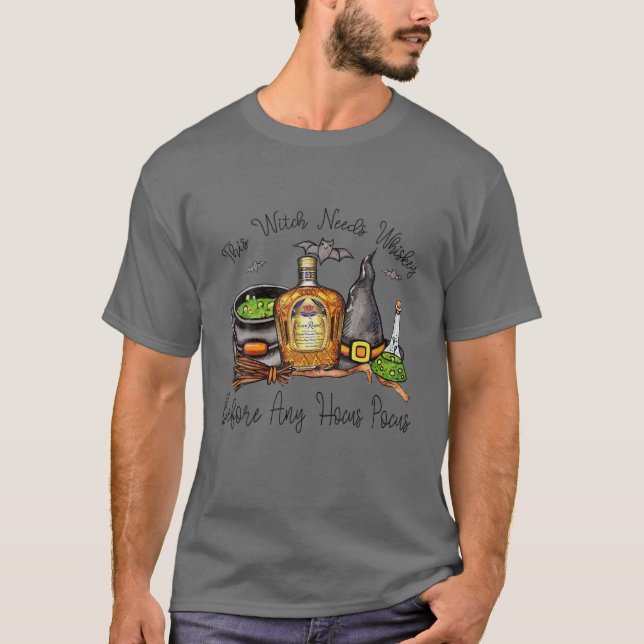 Camiseta Esta Bruja Necesita Whiskey Antes De Cualquier Ad- (Anverso)