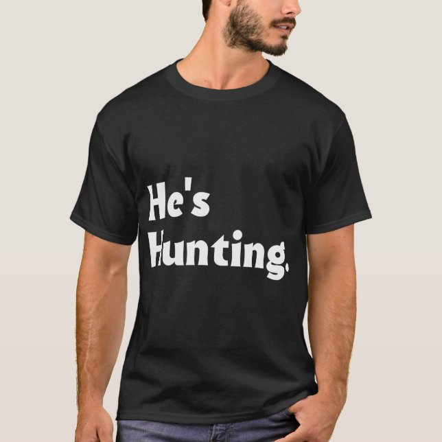 Camiseta Está Cazando Graciosos Regalos. (Anverso)