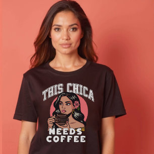 Camiseta Esta chica necesita café vintage latina cafeína