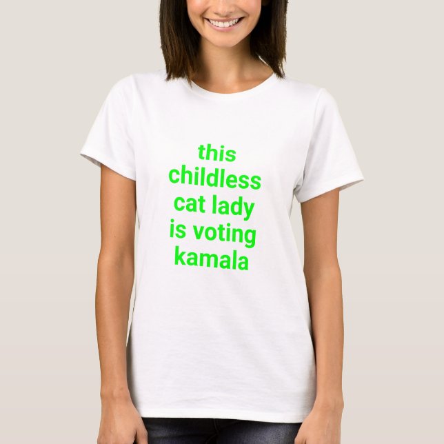 Camiseta Esta dama de gato sin hijos está votando a kamala  (Anverso)