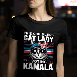 Camiseta Esta dama de gato sin hijos está votando a la aman