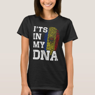 Camiseta Está en mi ADN Huella digital moldava Orgullosa Mo