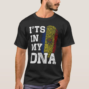 Camiseta Está en mi ADN Huella digital moldava Orgullosa Mo