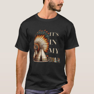 Camiseta Está en mi ADN Orgullo del Día de los Indios Nativ