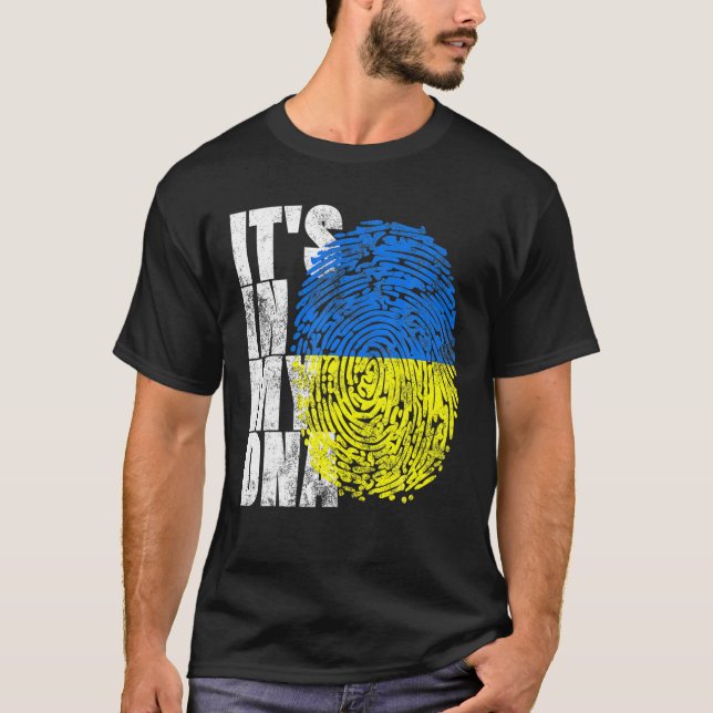 Camiseta Está en mi ADN Regalos ucranianos Vyshyvanka Kozak (Anverso)