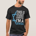 Camiseta Esta es la temporada para recordar a todos que soy<br><div class="desc">chanukah,  menorah,  hanukkah,  dreidel,  jewish,  Chrismukkah,  vacaciones,  horah,  navidades,  sufganiyot</div>