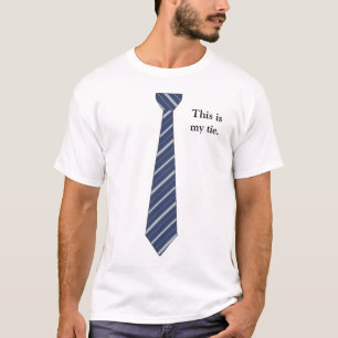 Camiseta "Ésta es mi corbata falsa de las rayas azul marin