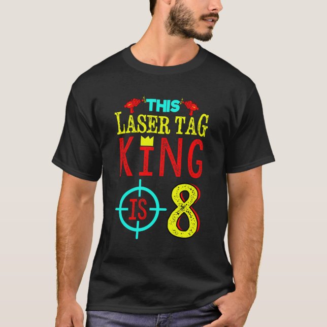 Camiseta Esta Etiqueta Láser King Tiene 8 Años (Anverso)