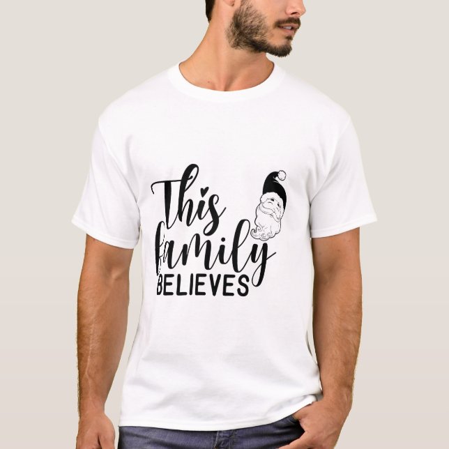 Camiseta Esta familia cree (Anverso)