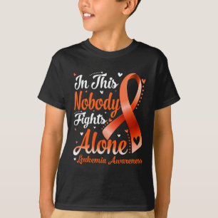 Camiseta Esta familia no lucha sola contra la leucemia
