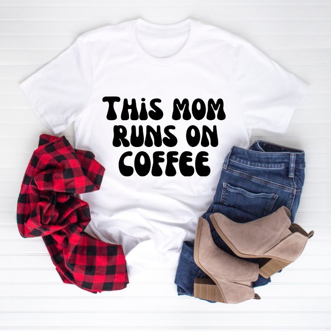 Camiseta Esta mamá corre en el café (Subido por el creador)