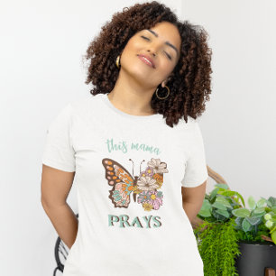Camiseta Esta mamá reza mariposa floral cristiana retro