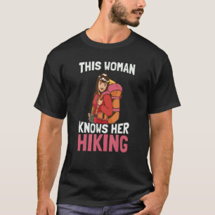 Camiseta Esta mujer conoce sus senderos para caminar montan