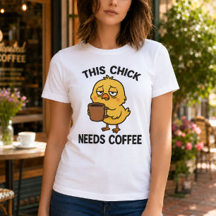 Camiseta Esta pollita necesita café