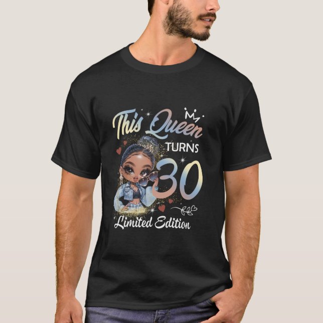 Camiseta Esta reina cumple 30 años de Chica afrofemenina (Anverso)