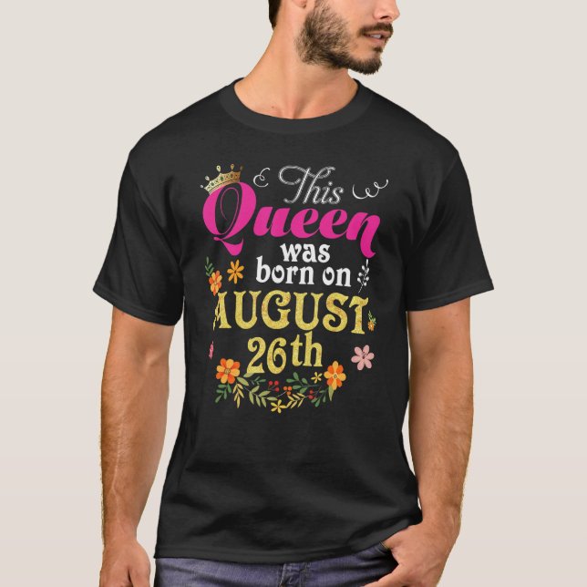 Camiseta Esta Reina Nació El 26 De Agosto Feliz Cumpleaños (Anverso)