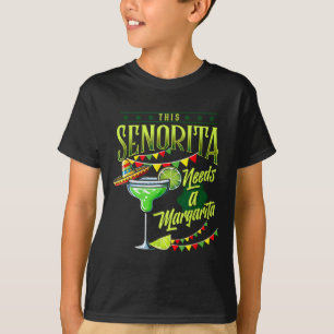 Camiseta Esta señorita necesita un divertido Cinco De Mayo