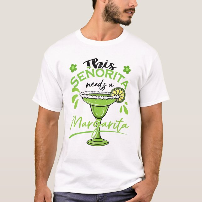 Camiseta Esta señorita Necesita Una Bebida Margarita El Cin (Anverso)