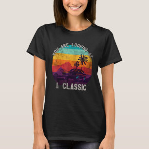 Camiseta Está Viendo Una Cabeza De Motor Clásica Con Proble