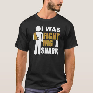 Camiseta Estaba luchando contra un tiburón Fractura de bra