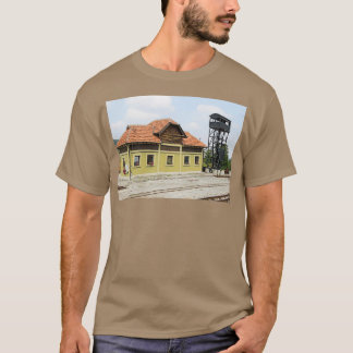 Camiseta estación de tren antigua Vitasi oeste de Serbia