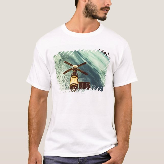 Camiseta Estación espacial de Skylab en espacio (Anverso)