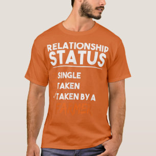Camiseta Estado De Relación Tomado Por Un Granjero Divertid