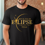 Camiseta Estado Personalizado moderno 2024 Eclipse solar to<br><div class="desc">Presentamos nuestra moderna camiseta Personalizado Eclipse Solar Total 2024 Texas Black & Gold, una elegante pieza conmemorativa para este extraño evento celestial. esta camiseta captura la elegancia y emoción del eclipse solar total. Con el año 2024 exhibido con audacia, junto con la ubicación de Texas, sirve como un recuerdo atemporal...</div>