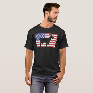 Camiseta Estados Unidos señalan por medio de una bandera y