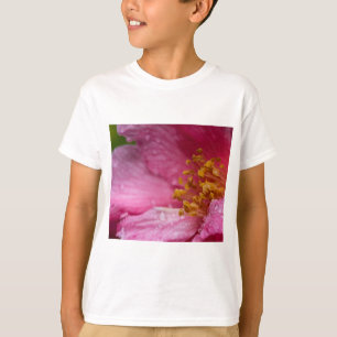 Camiseta Estambres de flores de camellia rosa