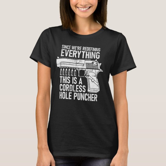 Camiseta Estamos redefiniendo todo esto es un casco sin cab (Anverso)