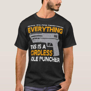 Camiseta Estamos redefiniendo todo esto es un casco sin cab