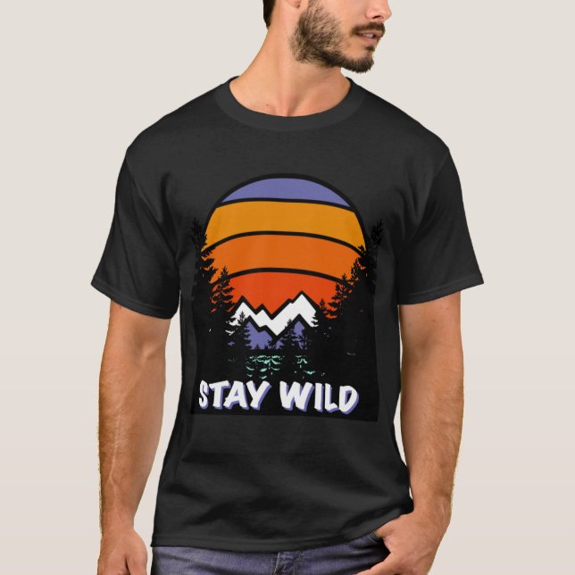 Camiseta Estancia de bosque montañoso retro al atardecer (Anverso)