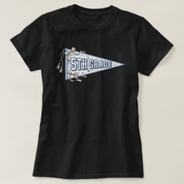 Camiseta Estandarte Escolar Retro de 5º Grado con Lazo Coqu