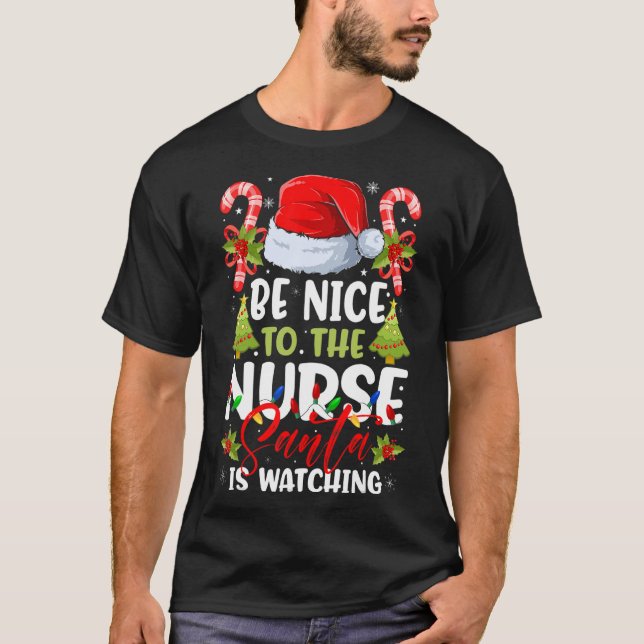 Camiseta Estar Bien Con La Enfermera Santa Está Viendo A La (Anverso)